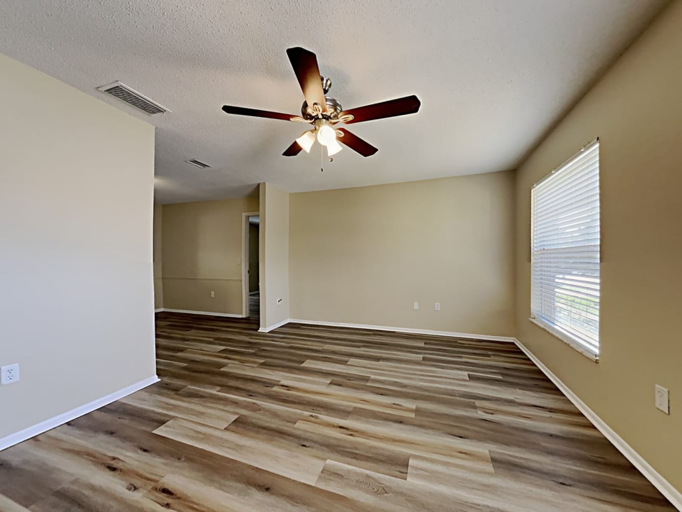 620 Swallow Dr photo 5