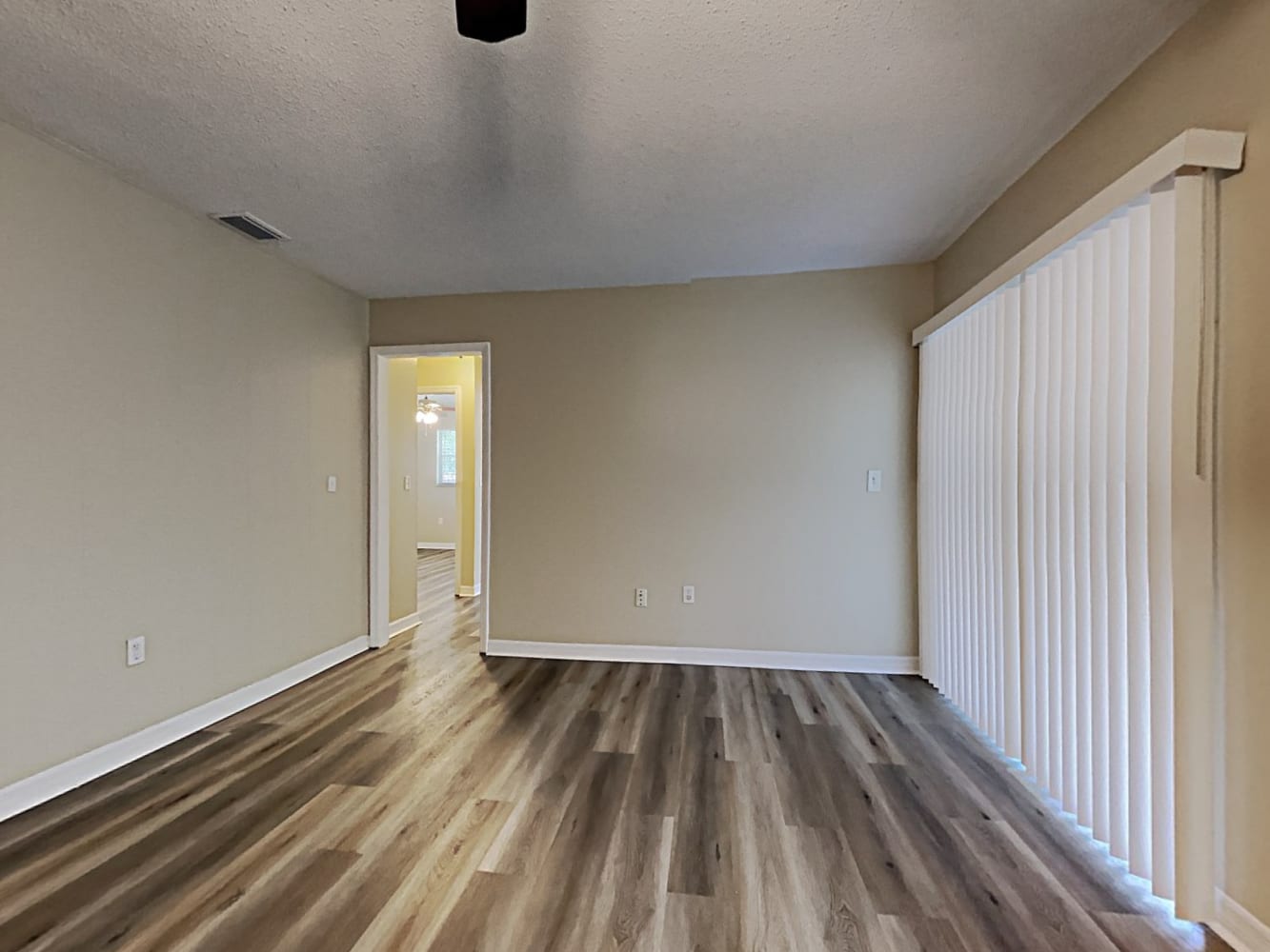 620 Swallow Dr photo 3