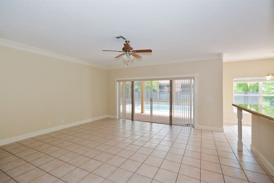 8556 NW 57th Dr photo 4
