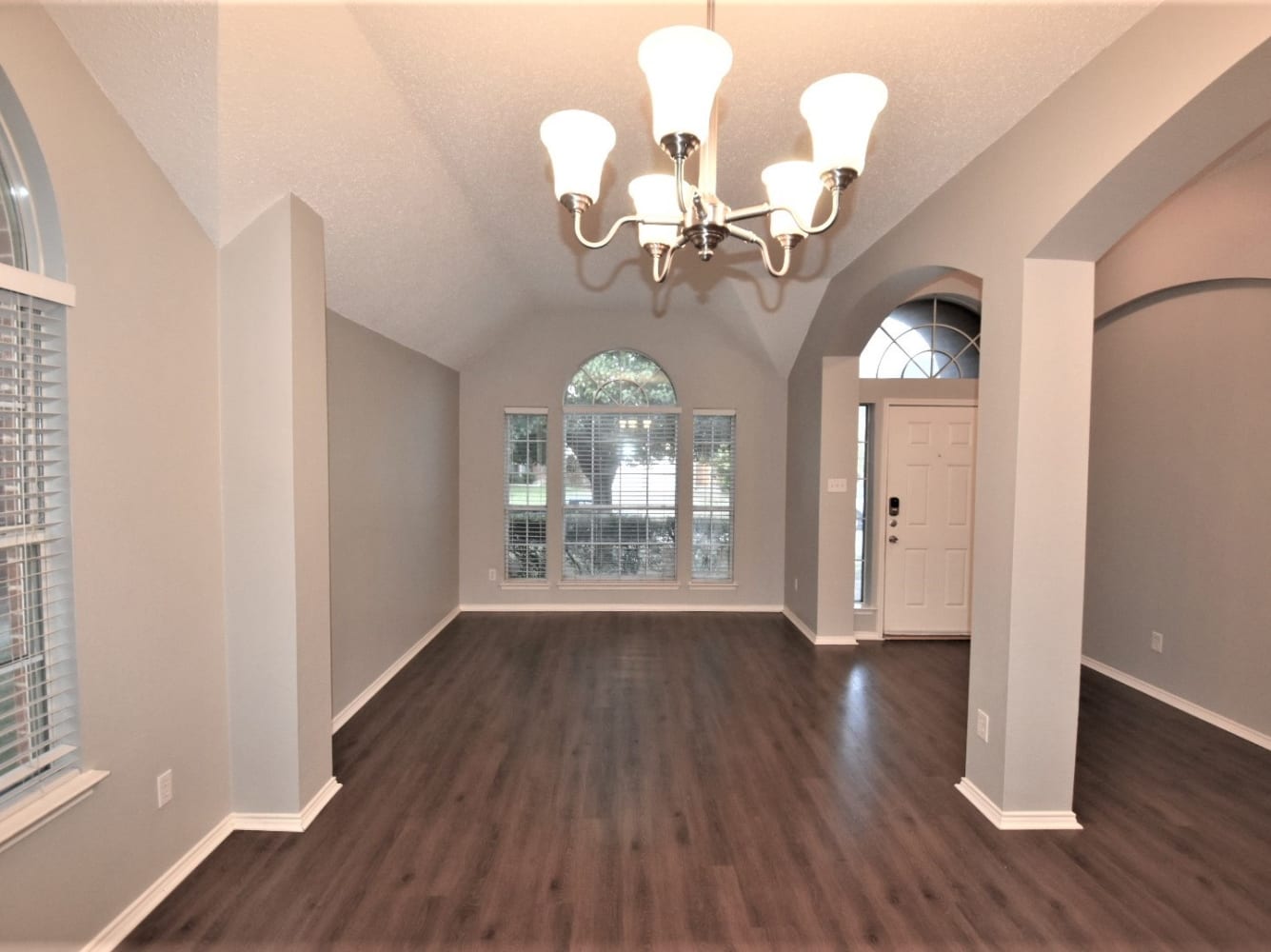 621 Magnolia Trl photo 3