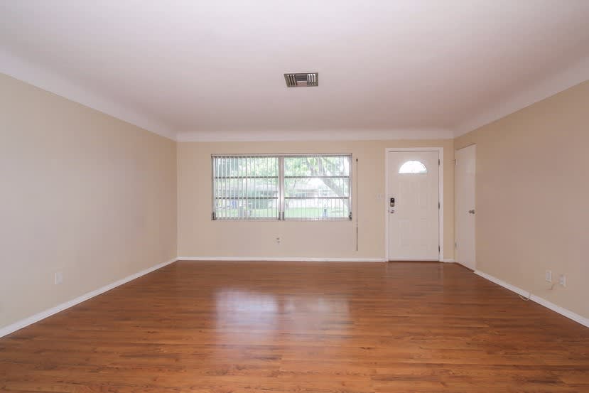 6226 42nd Ave N photo 4