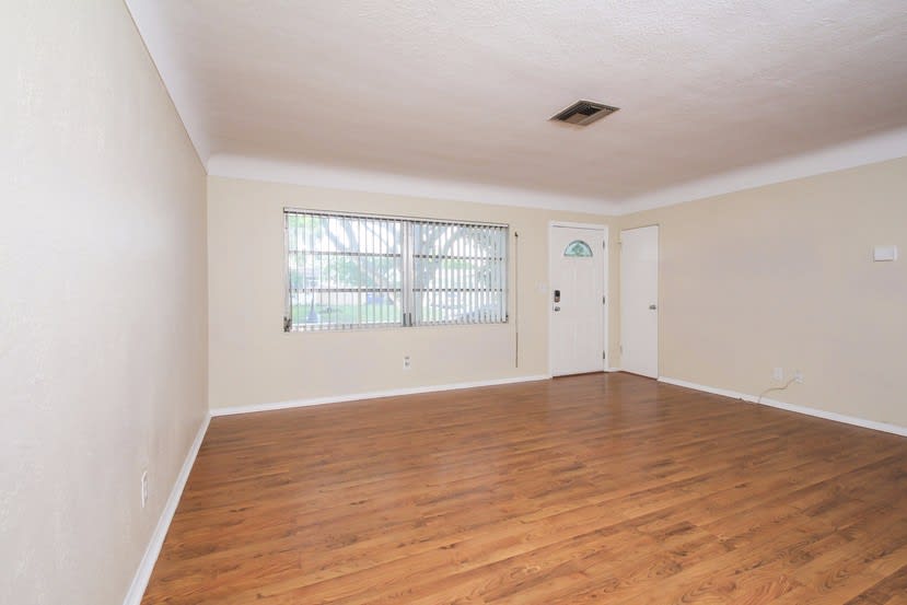 6226 42nd Ave N photo 5