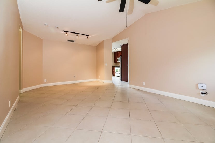 6232 Country Fair Cir photo 4
