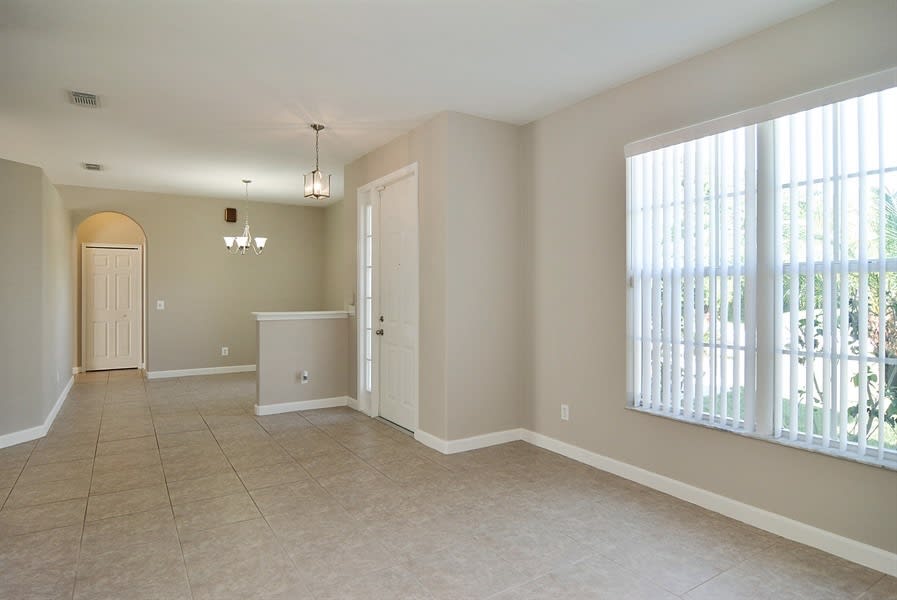 1738 SW Haylake Ave photo 3