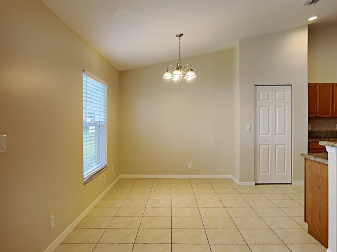 1389 SW Prairie Cir photo 5