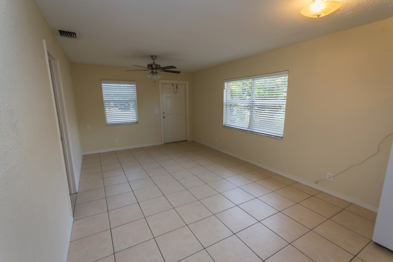 640 Barber Ave photo 3