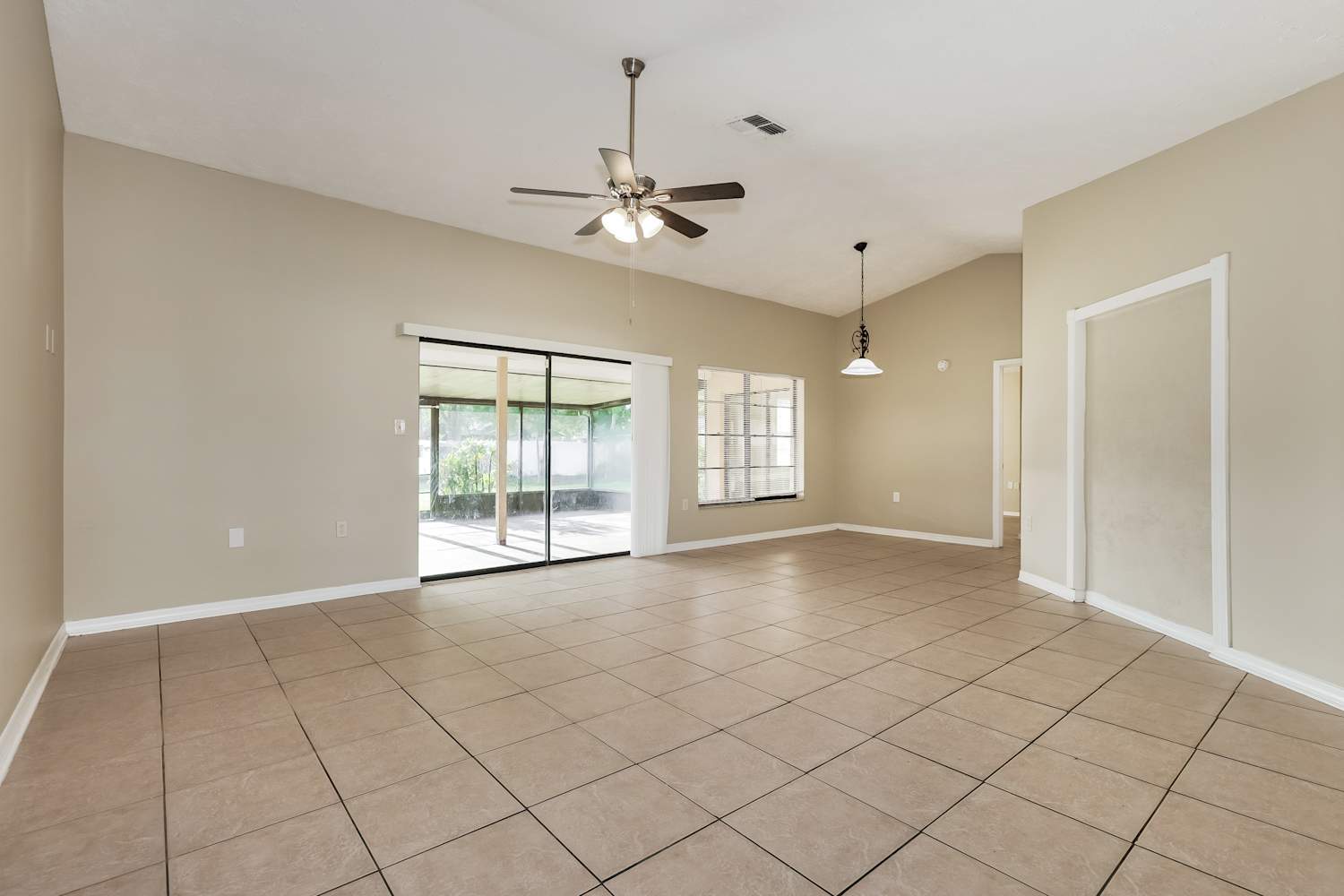1726 Lake Crest Ave photo 4
