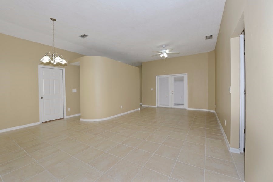 5422 Friarsway Dr photo 3