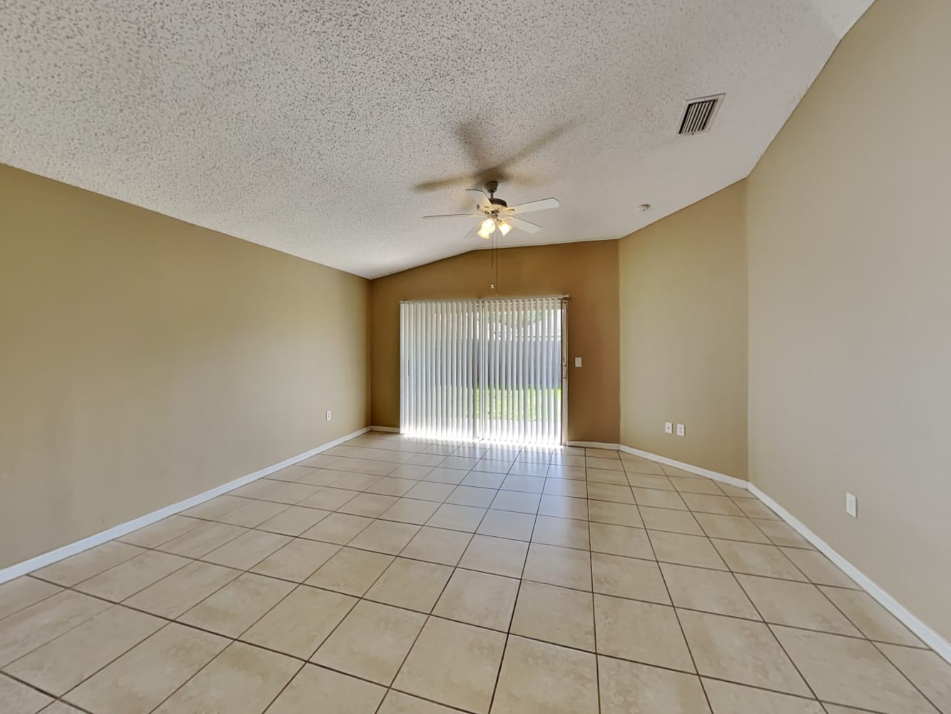 563 Lindsay Anne Ct photo 3