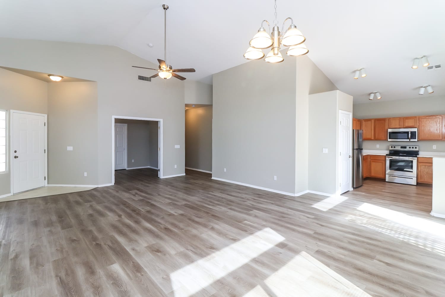 14459 N 87th Dr Peoria, AZ 85381 photo 4