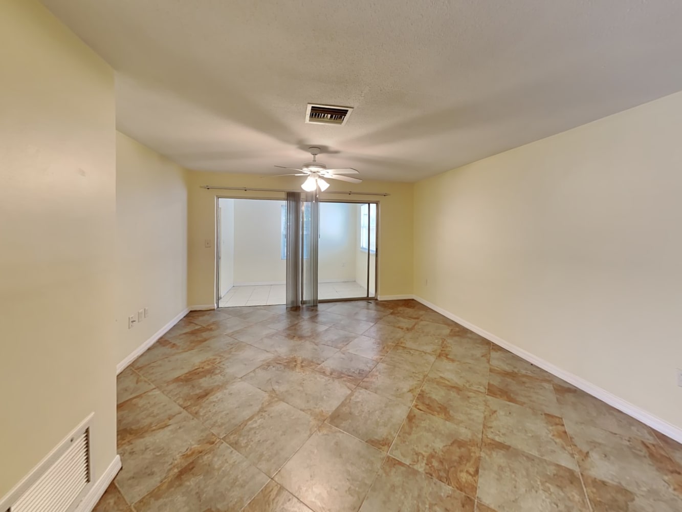 424 Crosswinds Dr photo 3