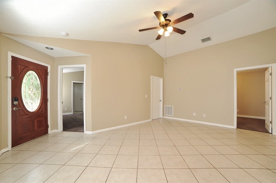818 Cape Cod Cir photo 2