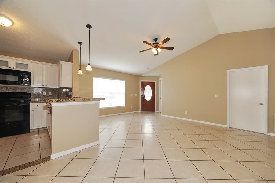 818 Cape Cod Cir photo 4