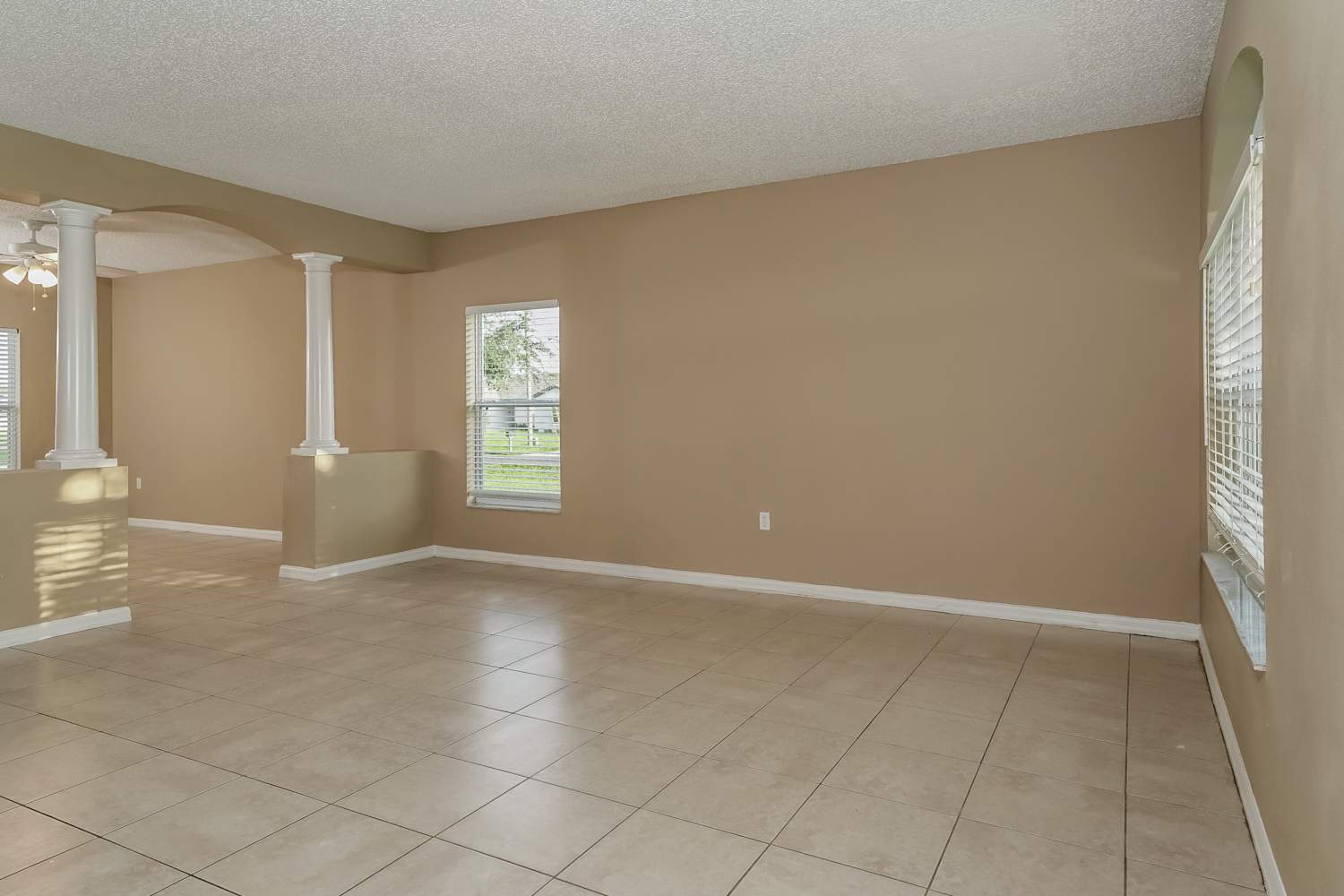 220 Cimarron Dr photo 4