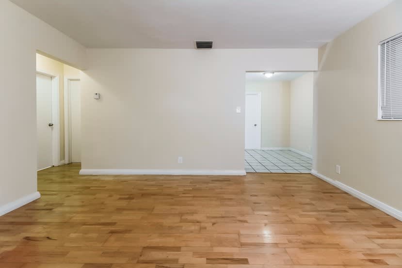 6565 Westview Dr photo 3