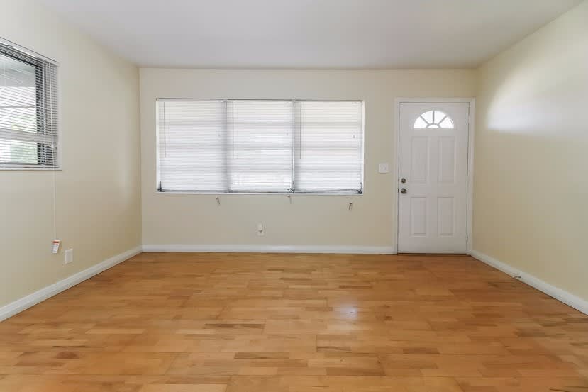 6565 Westview Dr photo 2