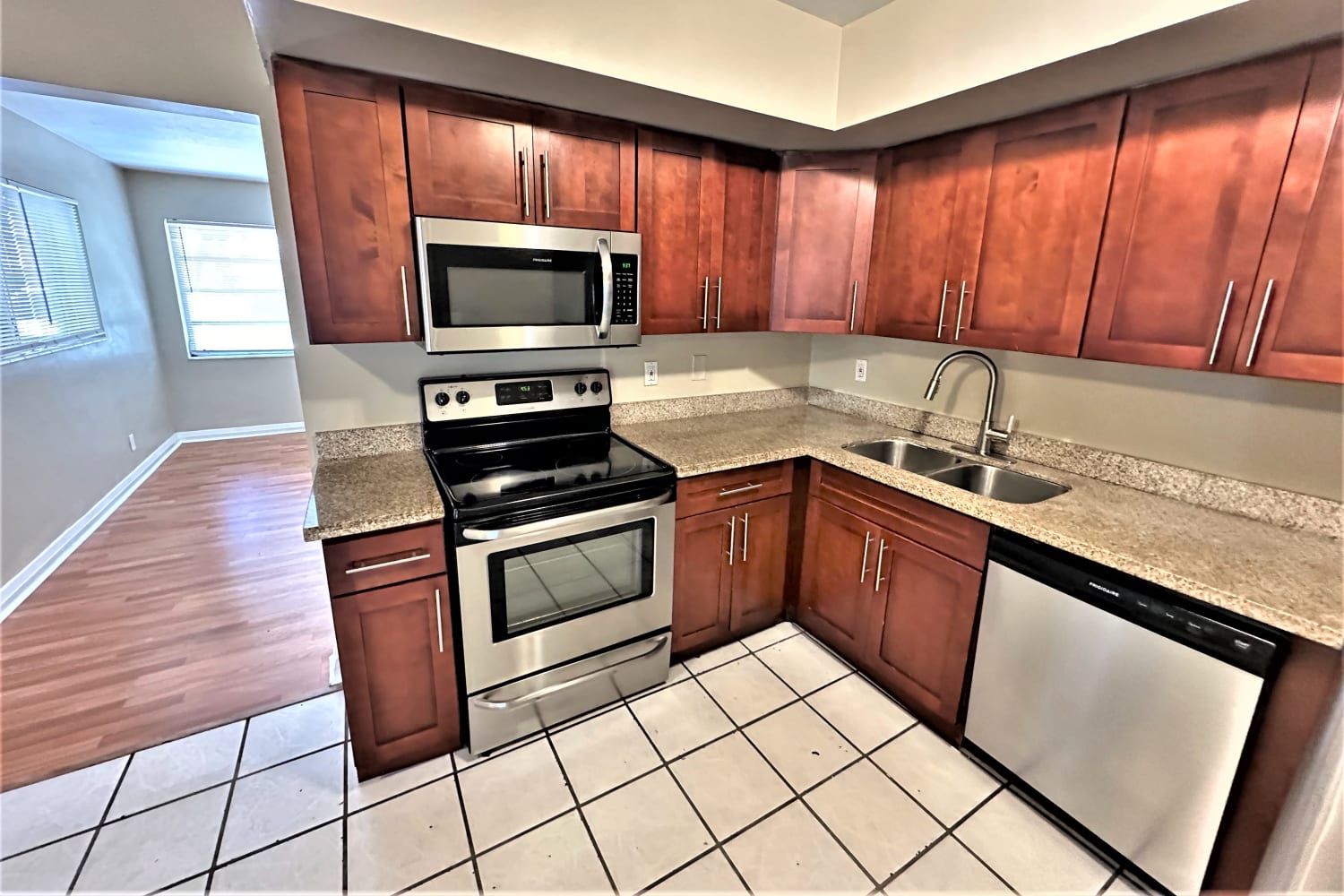 6565 Westview Dr photo 5