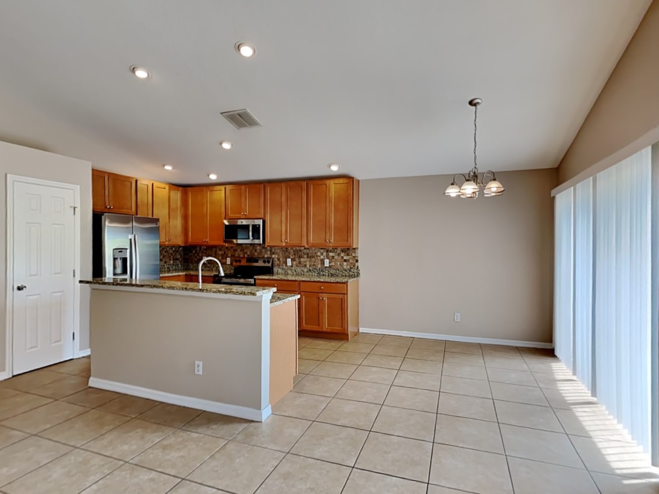 723 Berwick Dr photo 5