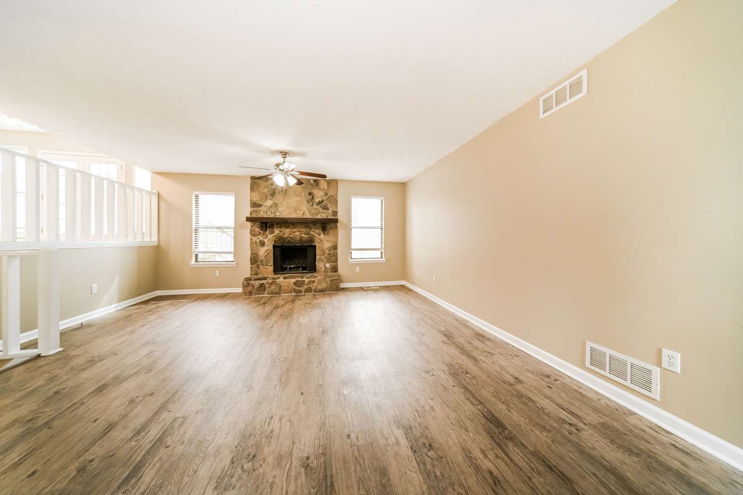 6572 Oakwood Dr photo 5