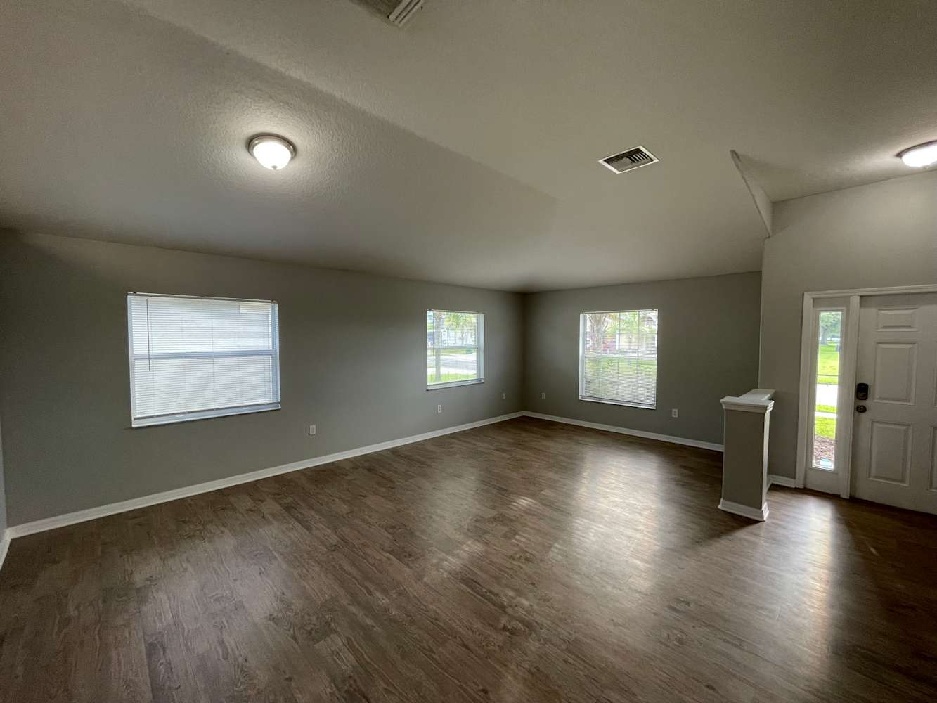 7413 Pulteney Dr photo 2