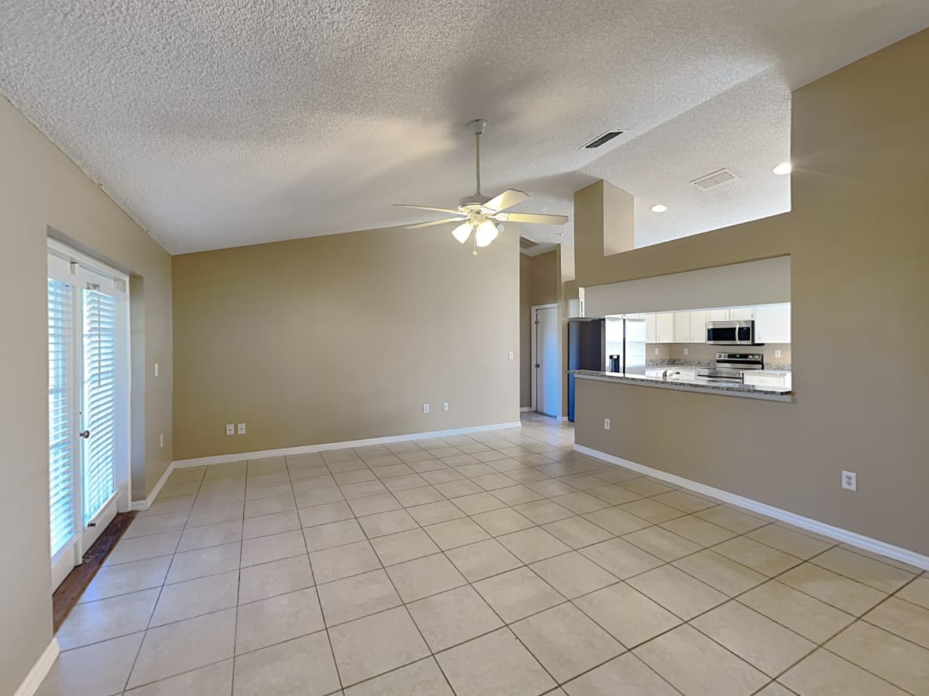120 Mango Ct photo 4