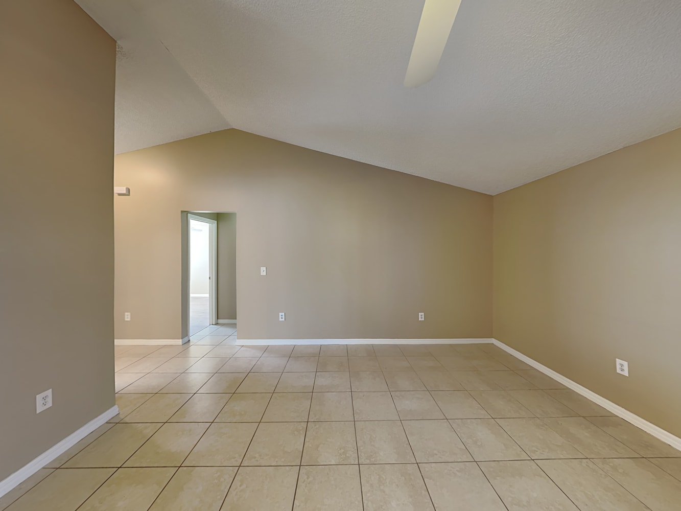 120 Mango Ct photo 3