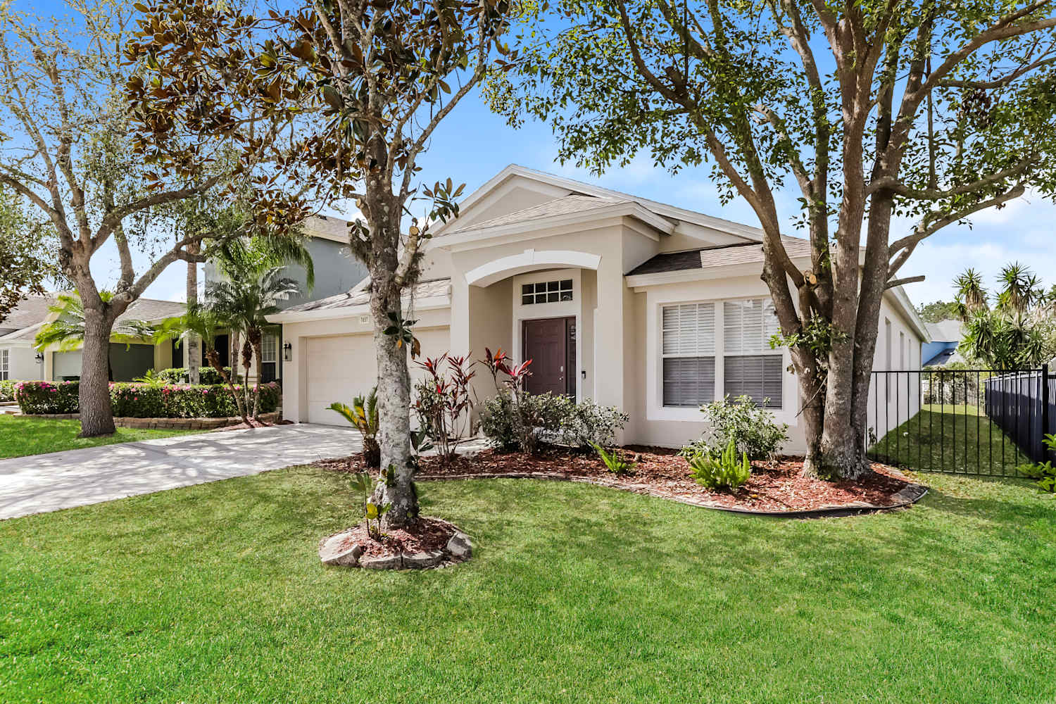 7657 Mariners Harbour Dr photo 3