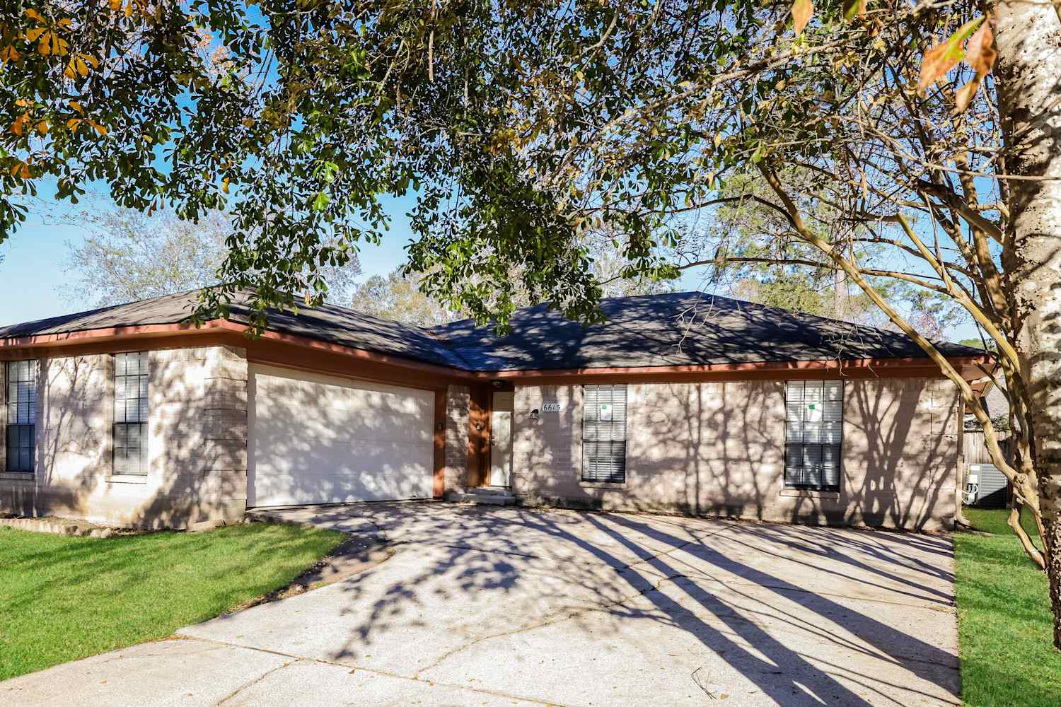 6615 Lynngate Dr photo 3