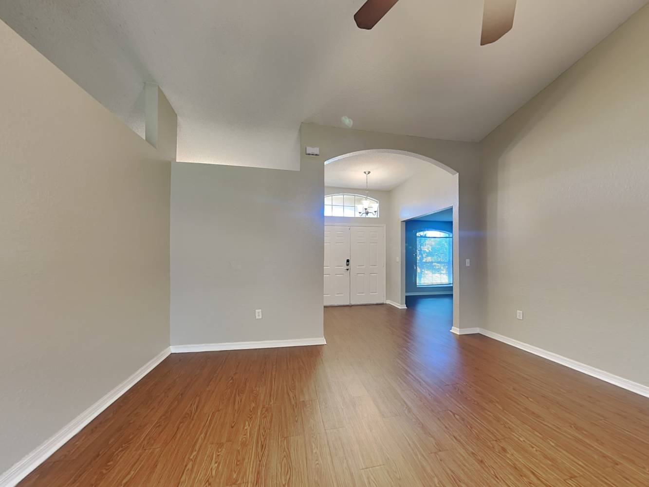 914 Summer Glen Dr photo 3