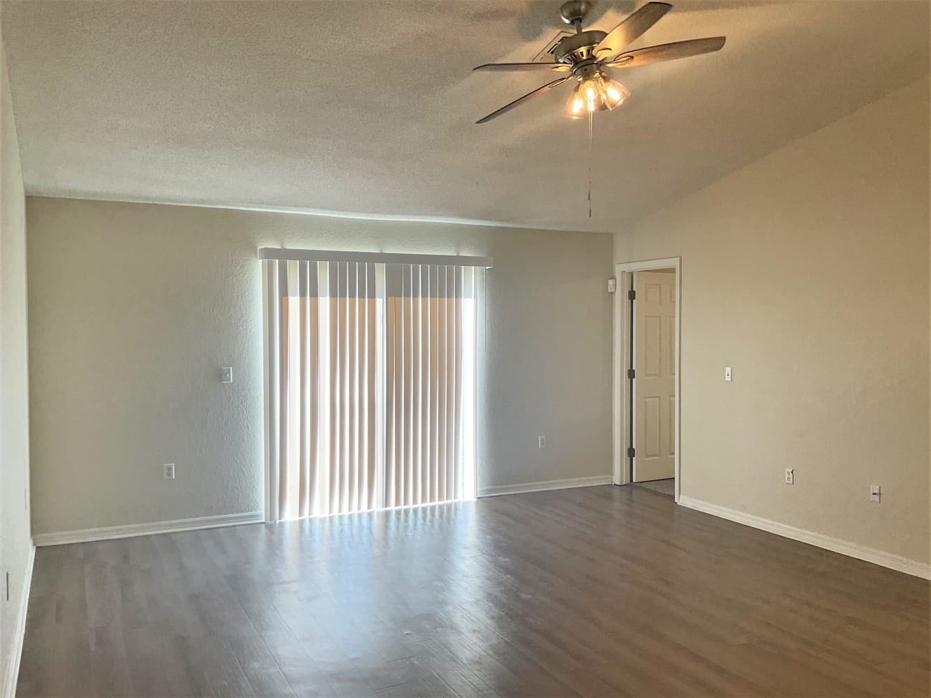 1570 Meadows Pond Dr photo 2