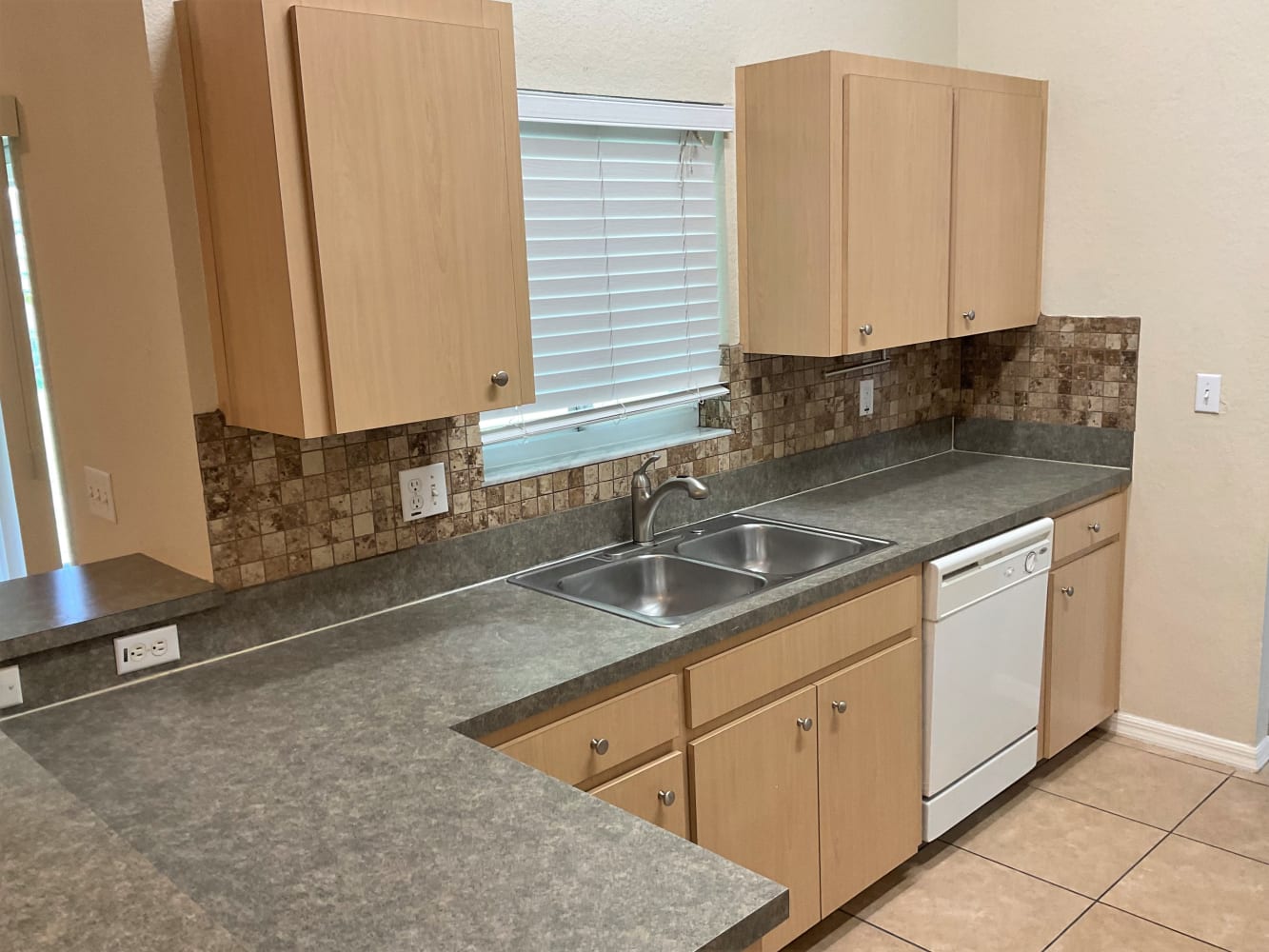 5700 Fischer Dr photo 2