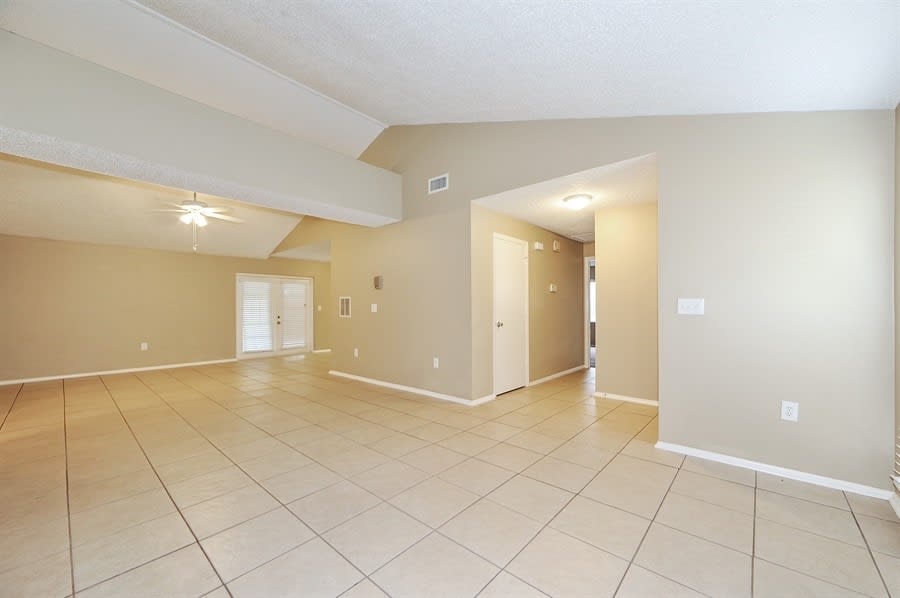 2241 Ginger Way photo 4