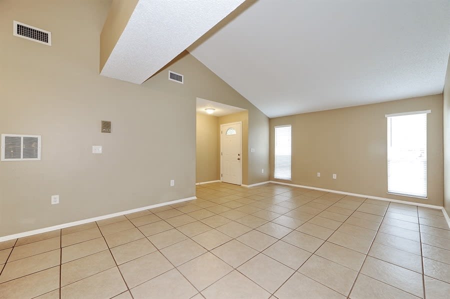 2241 Ginger Way photo 3