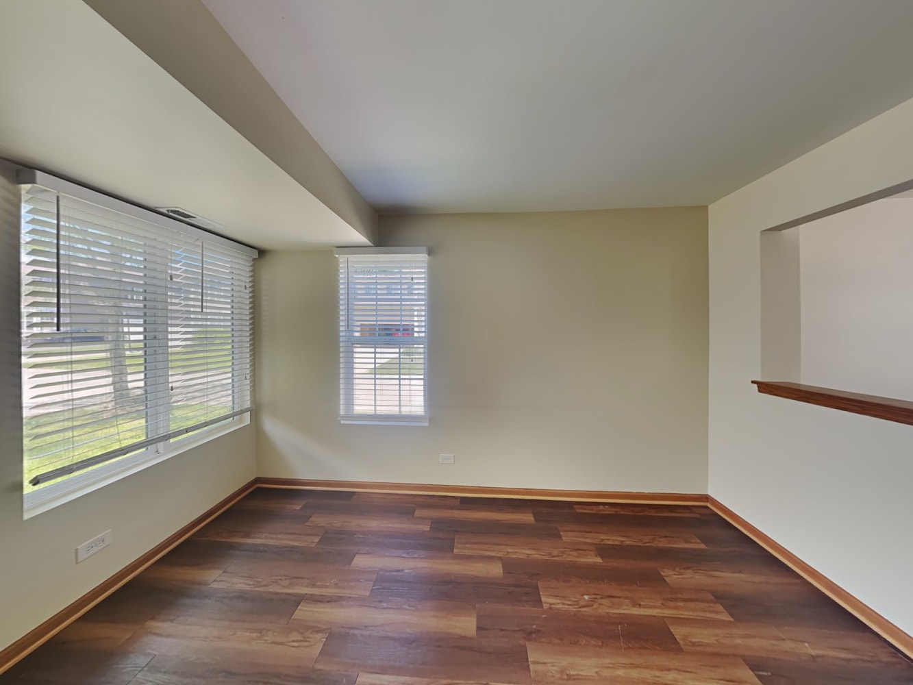 667 Four Seasons Blvd photo 5