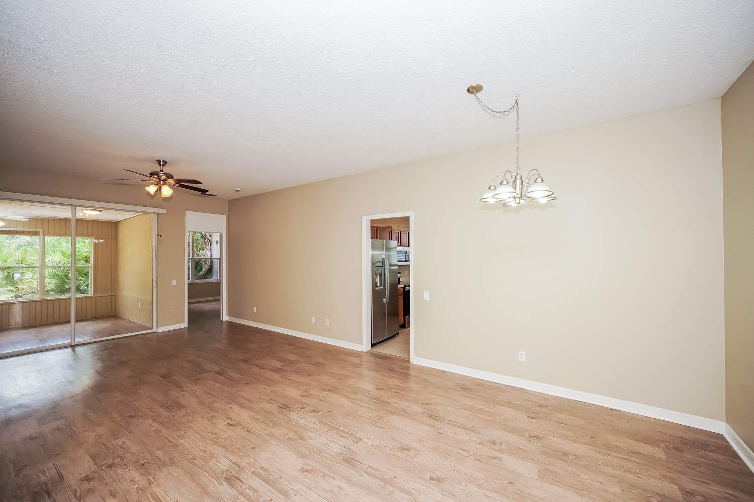 528 Wexford Dr photo 5