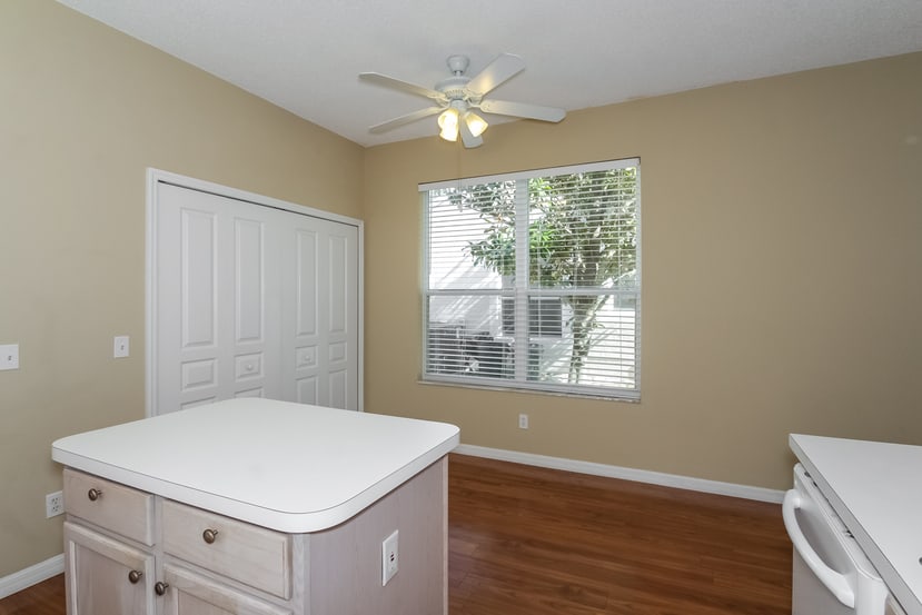 362 Fareham Dr photo 5