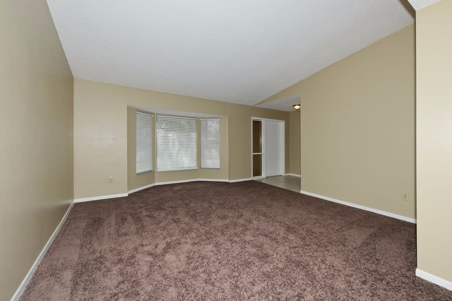 407 Oriole Cir photo 2