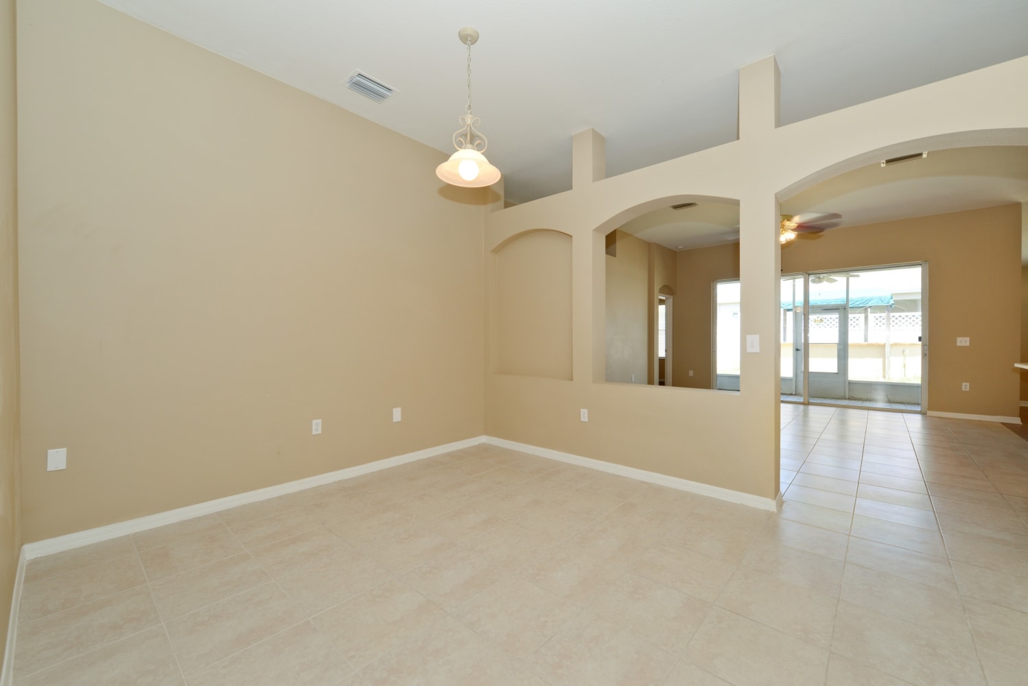 4438 Beaumaris Dr photo 2