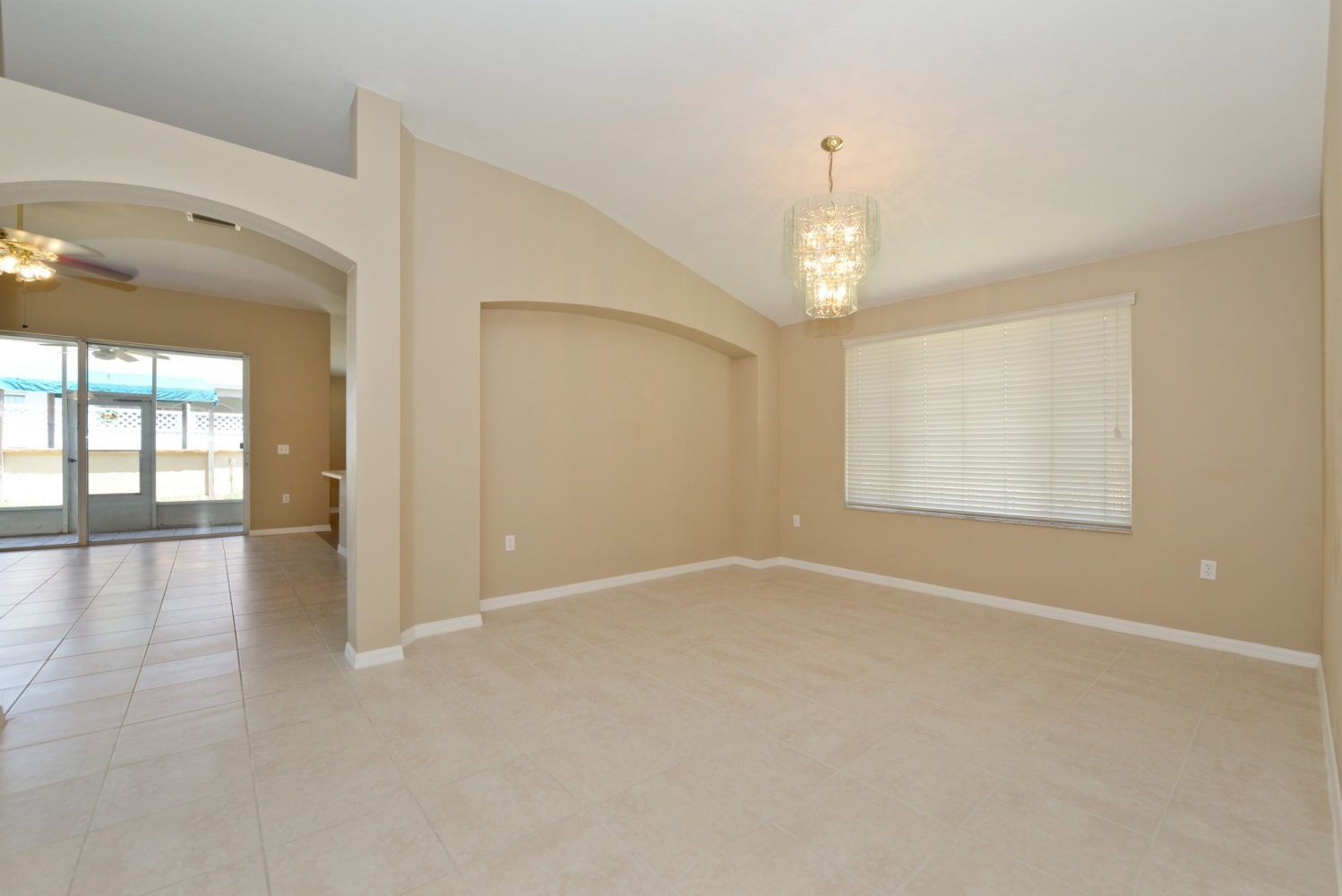 4438 Beaumaris Dr photo 3