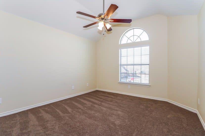 6829 Muleshoe Ln photo 4