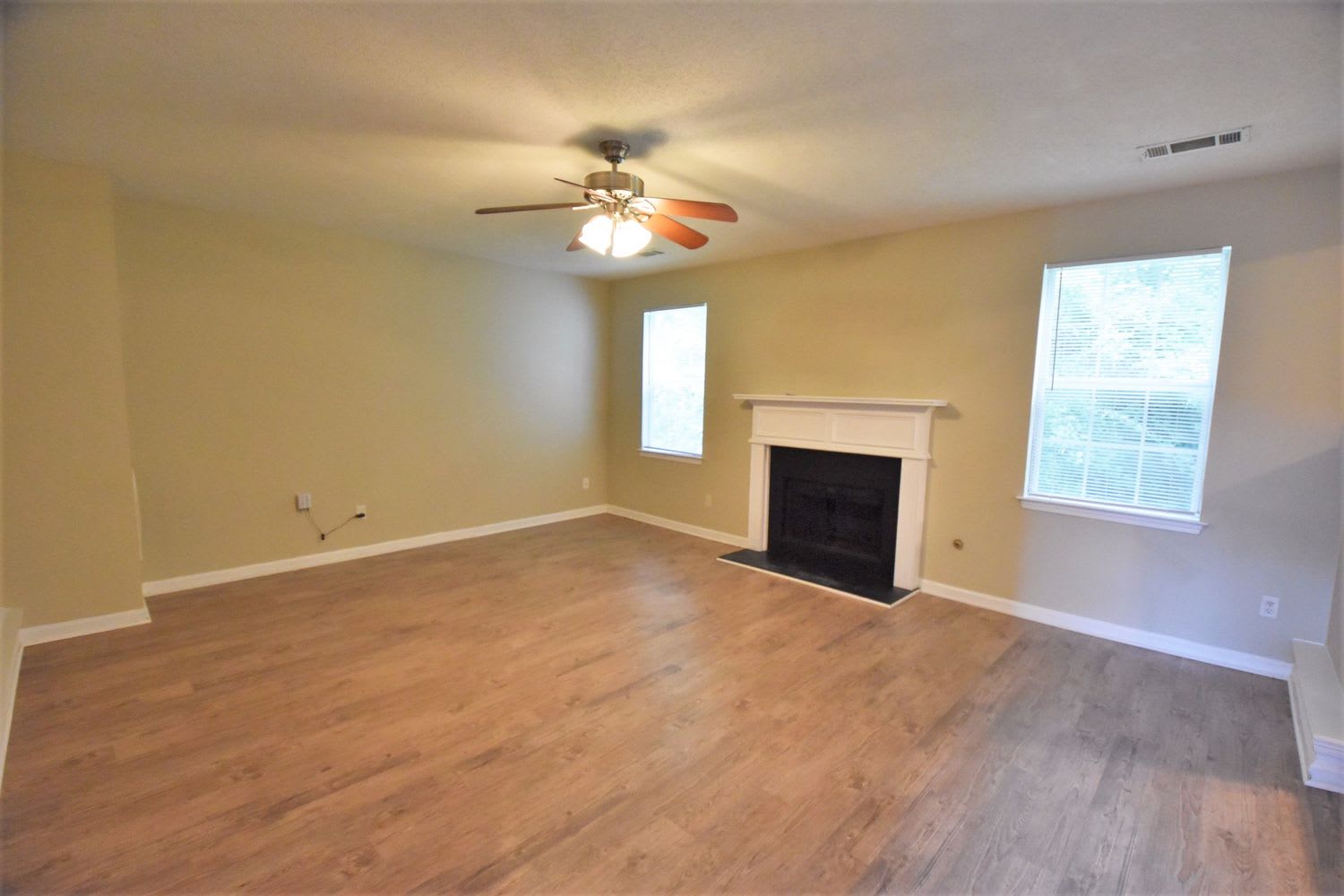 6864 Foxfire Pl photo 2