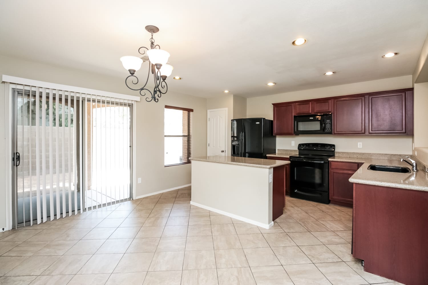 21105 E Pickett St photo 3