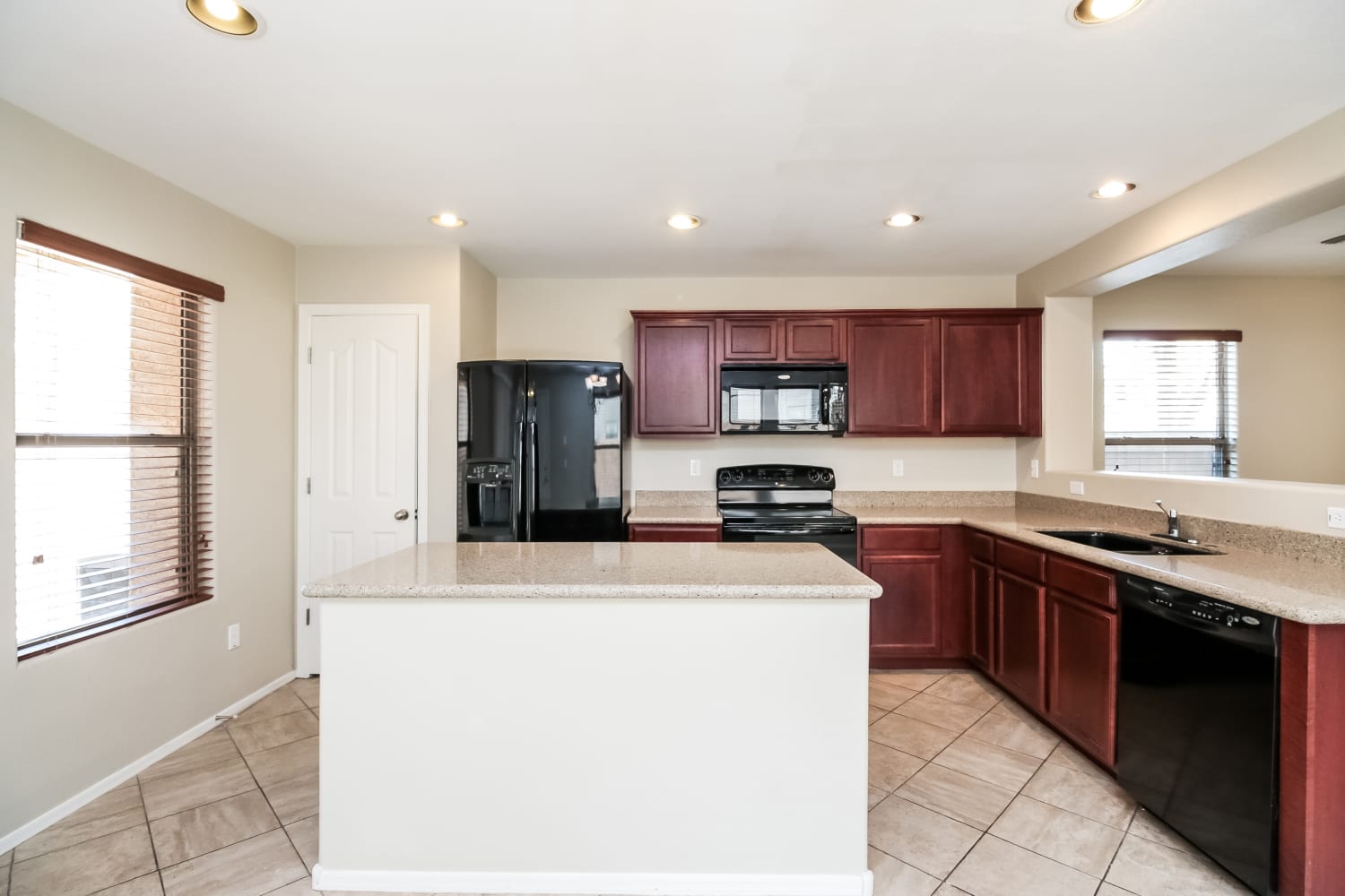 21105 E Pickett St photo 4