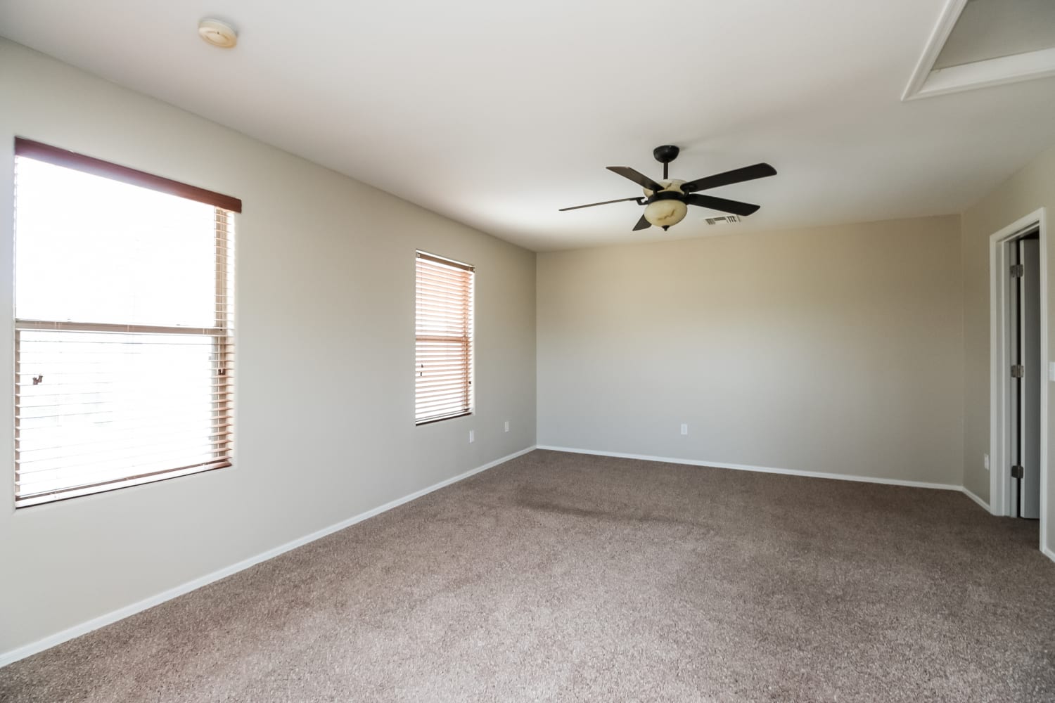 21105 E Pickett St photo 5