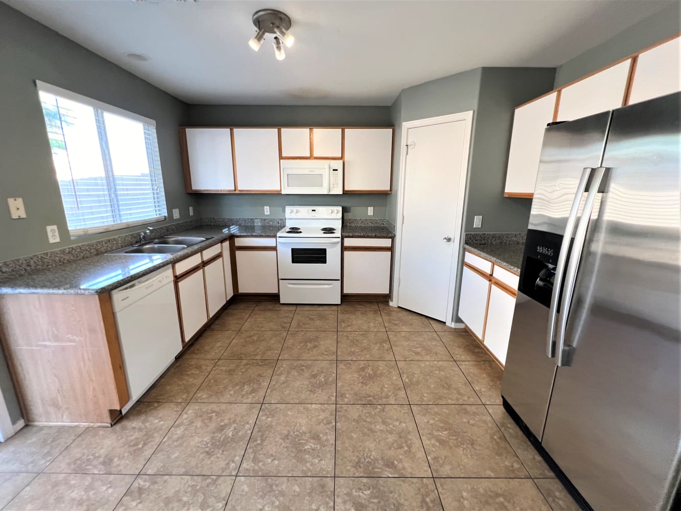 12622 W Shaw Butte Dr photo 3