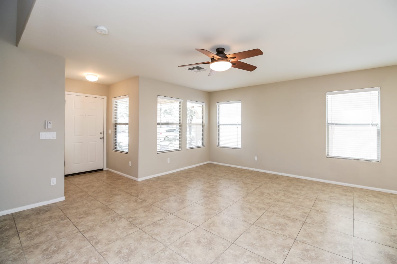 1039 S Deerfield Ln photo 2