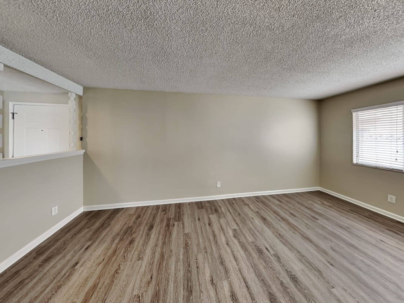 1406 E Elsmere Dr photo 5