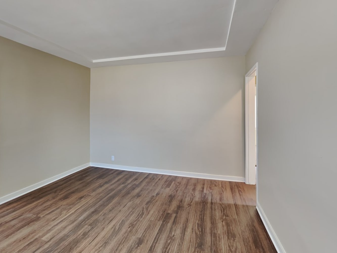 6556 Beeman Ave photo 5