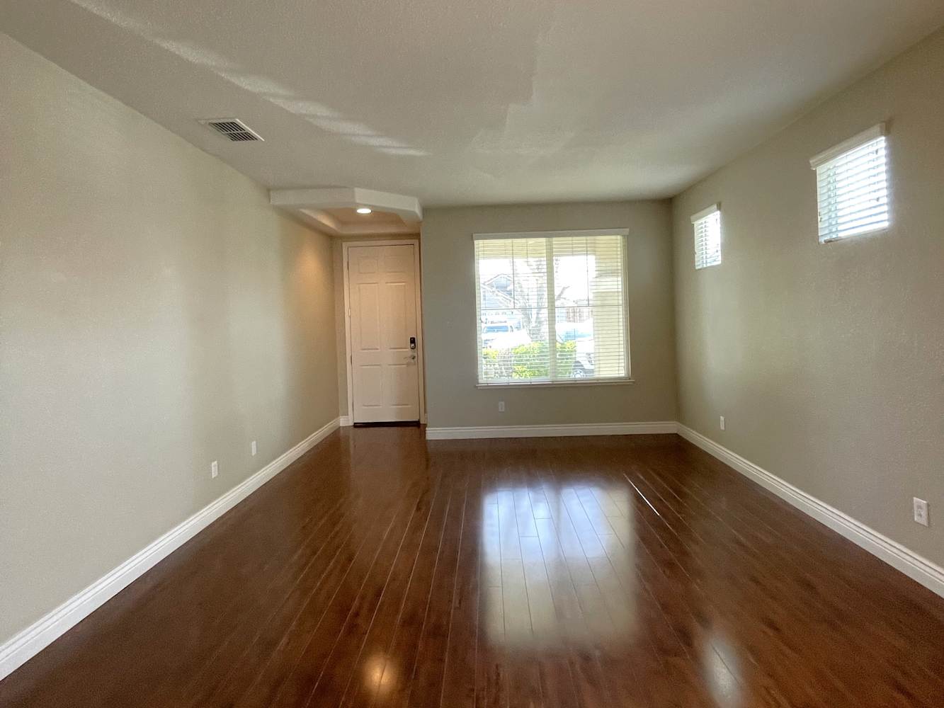 465 Elmwood Ct photo 2