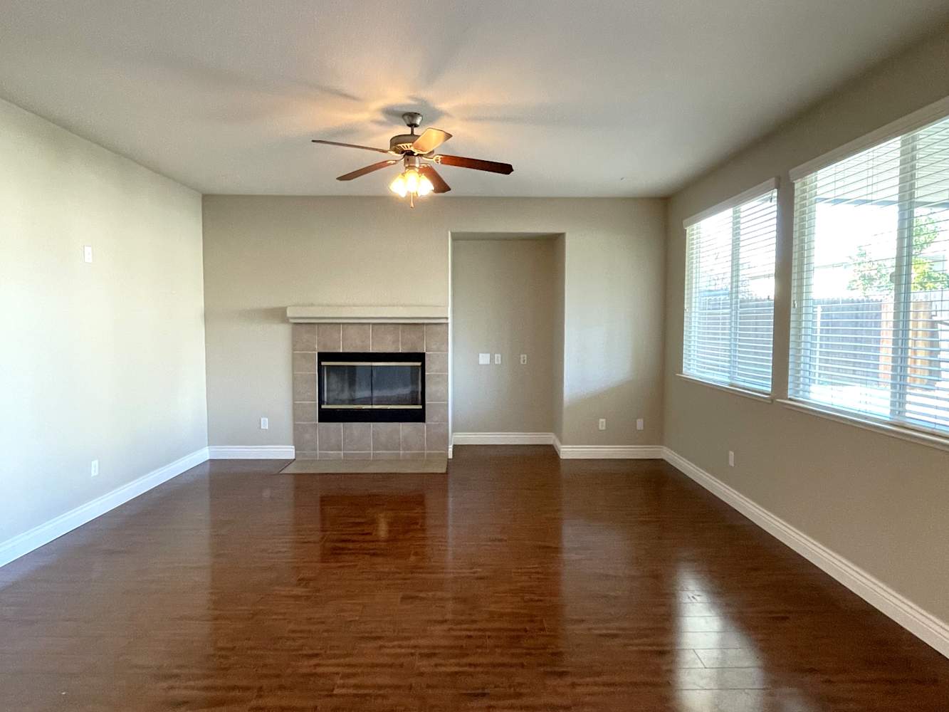 465 Elmwood Ct photo 3